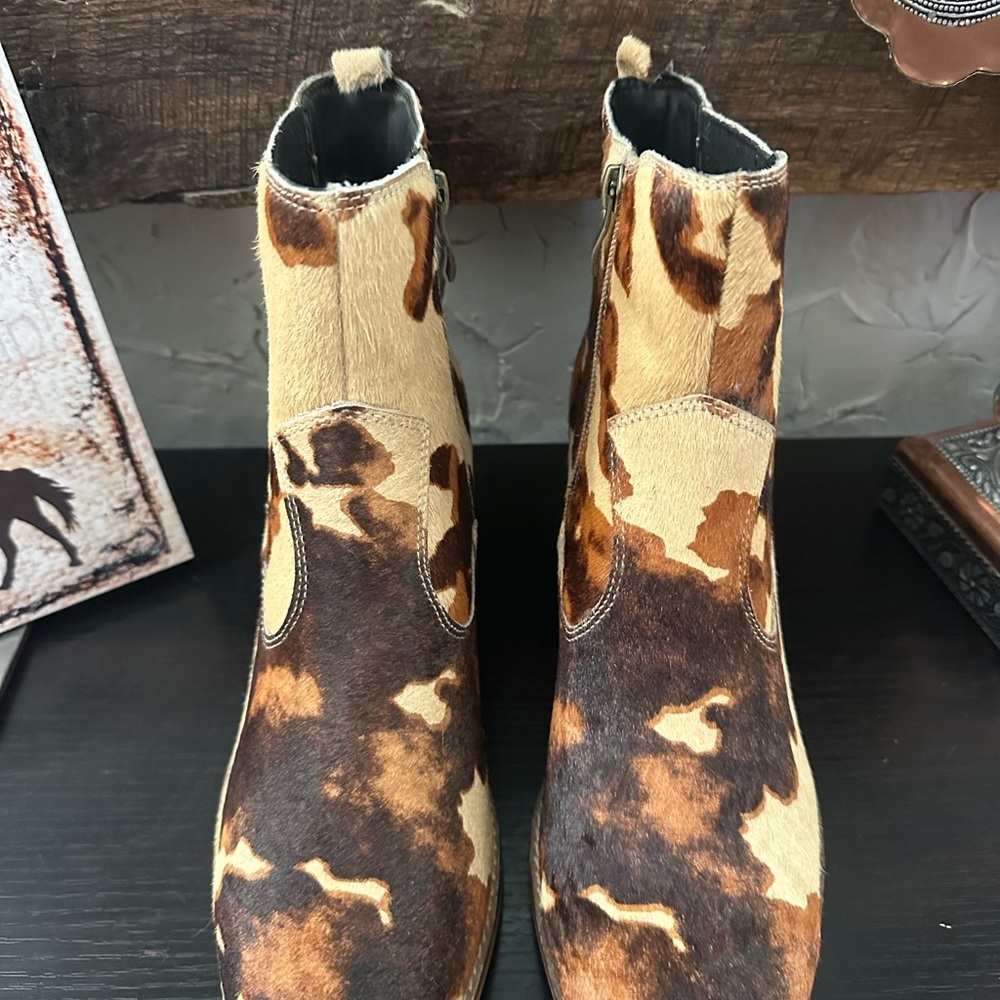 New Boutique Corky's Charming Cow Print Ankle Boots with Inside Zipper Closure - Picture 4 of 12